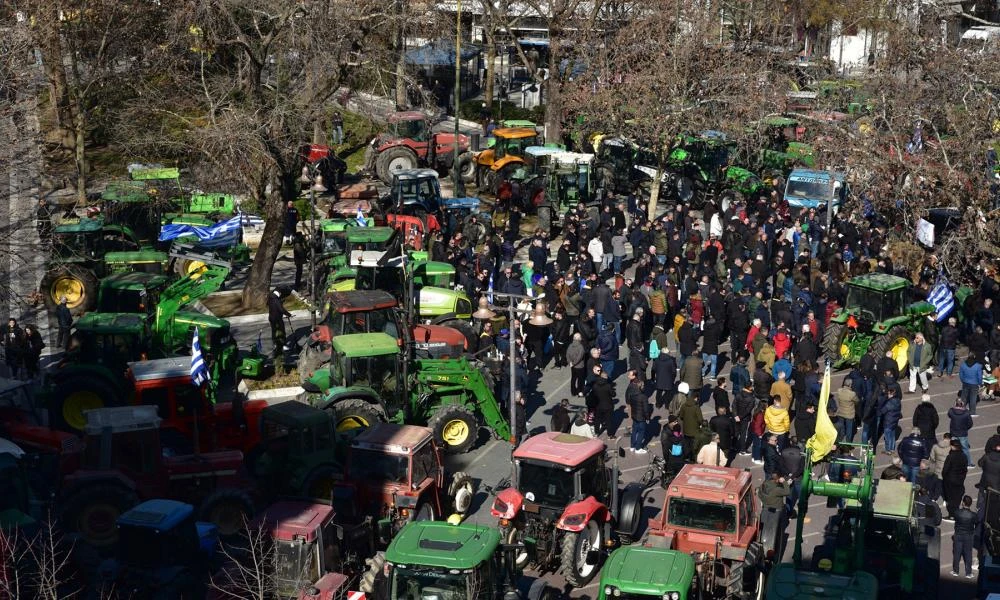 Αγρότες: Ετοιμάζονται για το συλλαλητήριο την Τρίτη - Τριψήφιος ο αριθμός όσων θέλουν να έρθουν με τρακτέρ στην Αθήνα